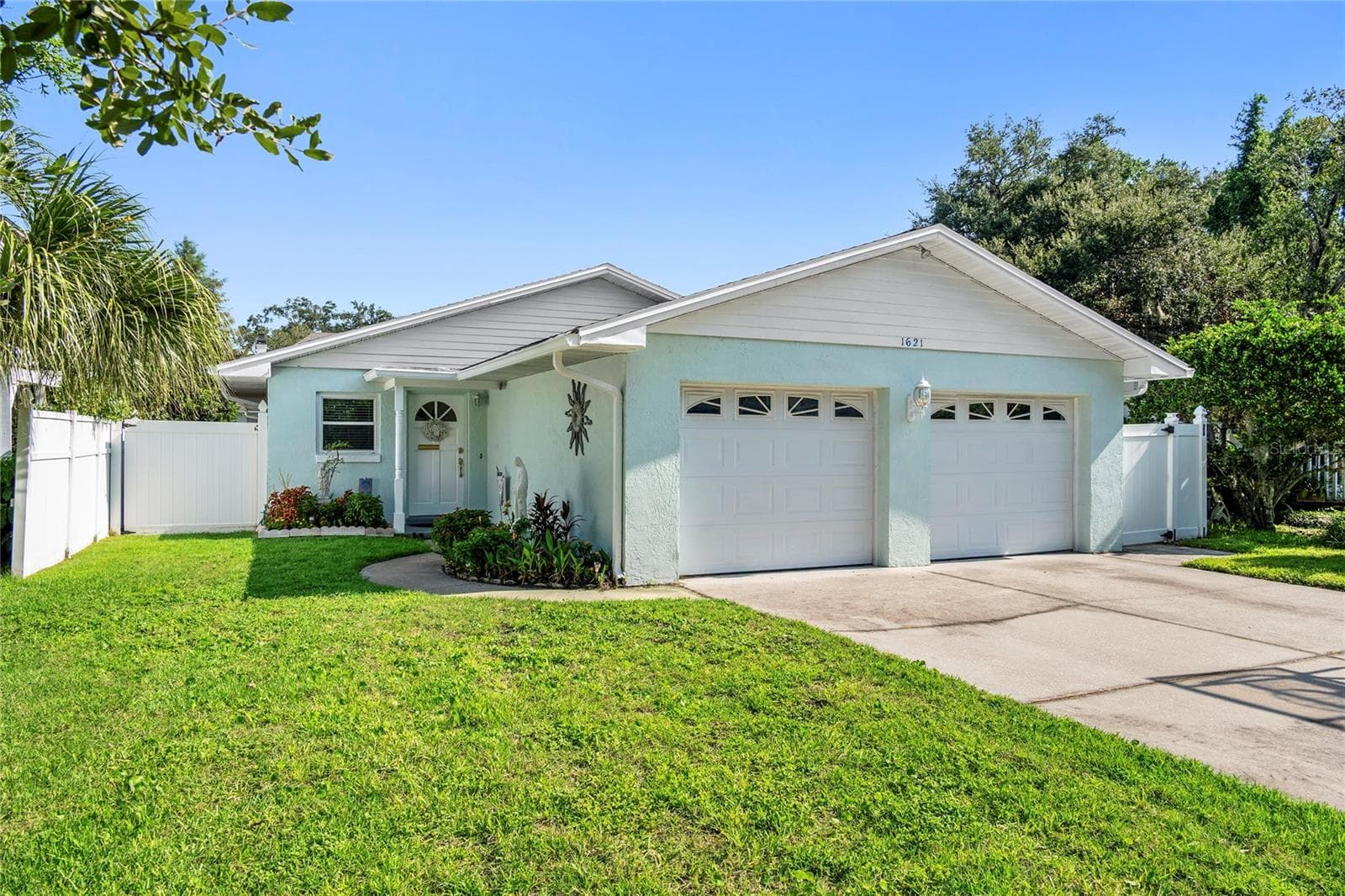 Single Family Residence at 1621 CHESTNUT AVE, WINTER PARK, photo 2 of 35