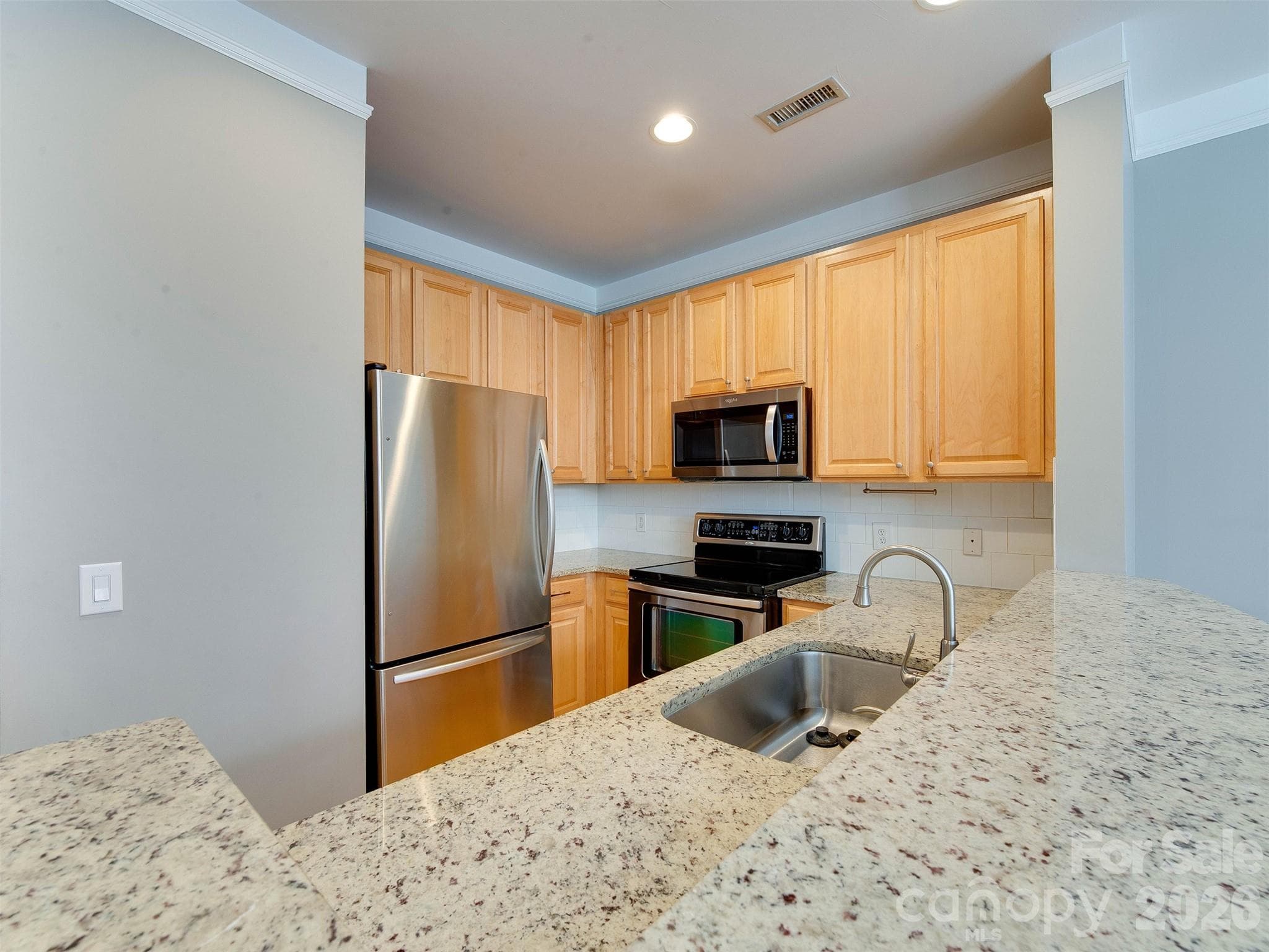 Condominium at 400 Clarice Avenue, Charlotte, photo 11 of 38