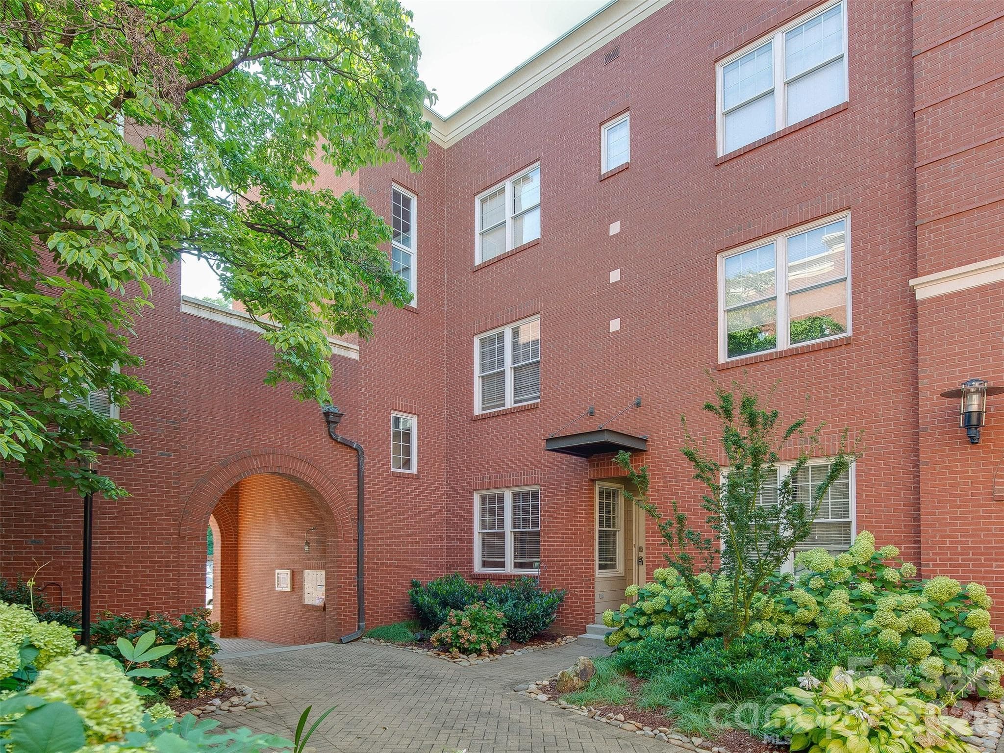 Condominium at 400 Clarice Avenue, Charlotte, photo 32 of 38