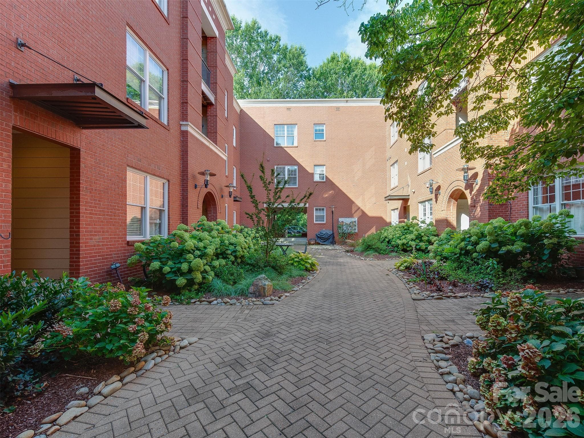 Condominium at 400 Clarice Avenue, Charlotte, photo 33 of 38