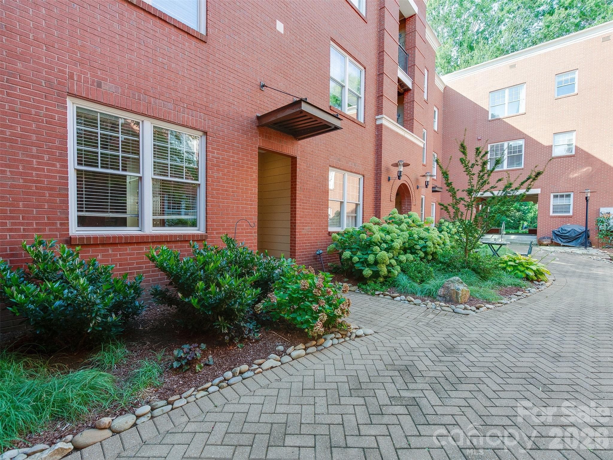 Condominium at 400 Clarice Avenue, Charlotte, photo 34 of 38