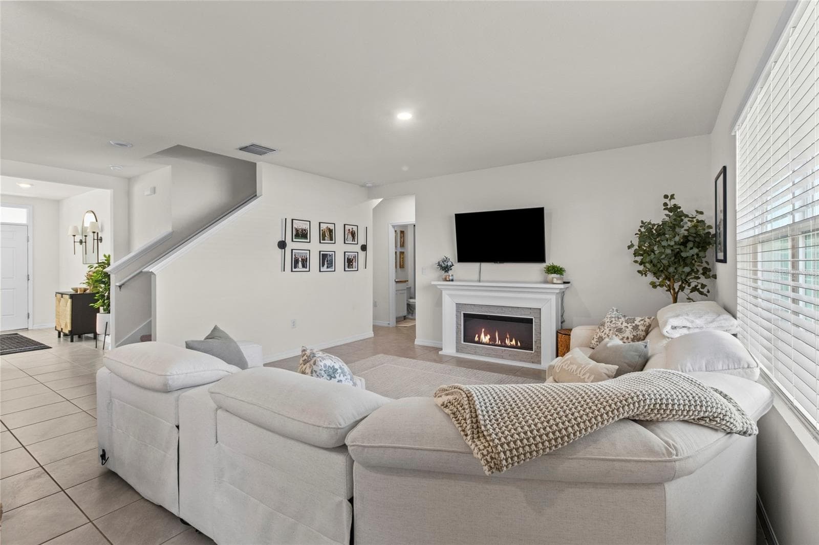 Single Family Residence at 8210 DOLPHIN BLUFF BLVD, WESLEY CHAPEL, photo 12 of 46