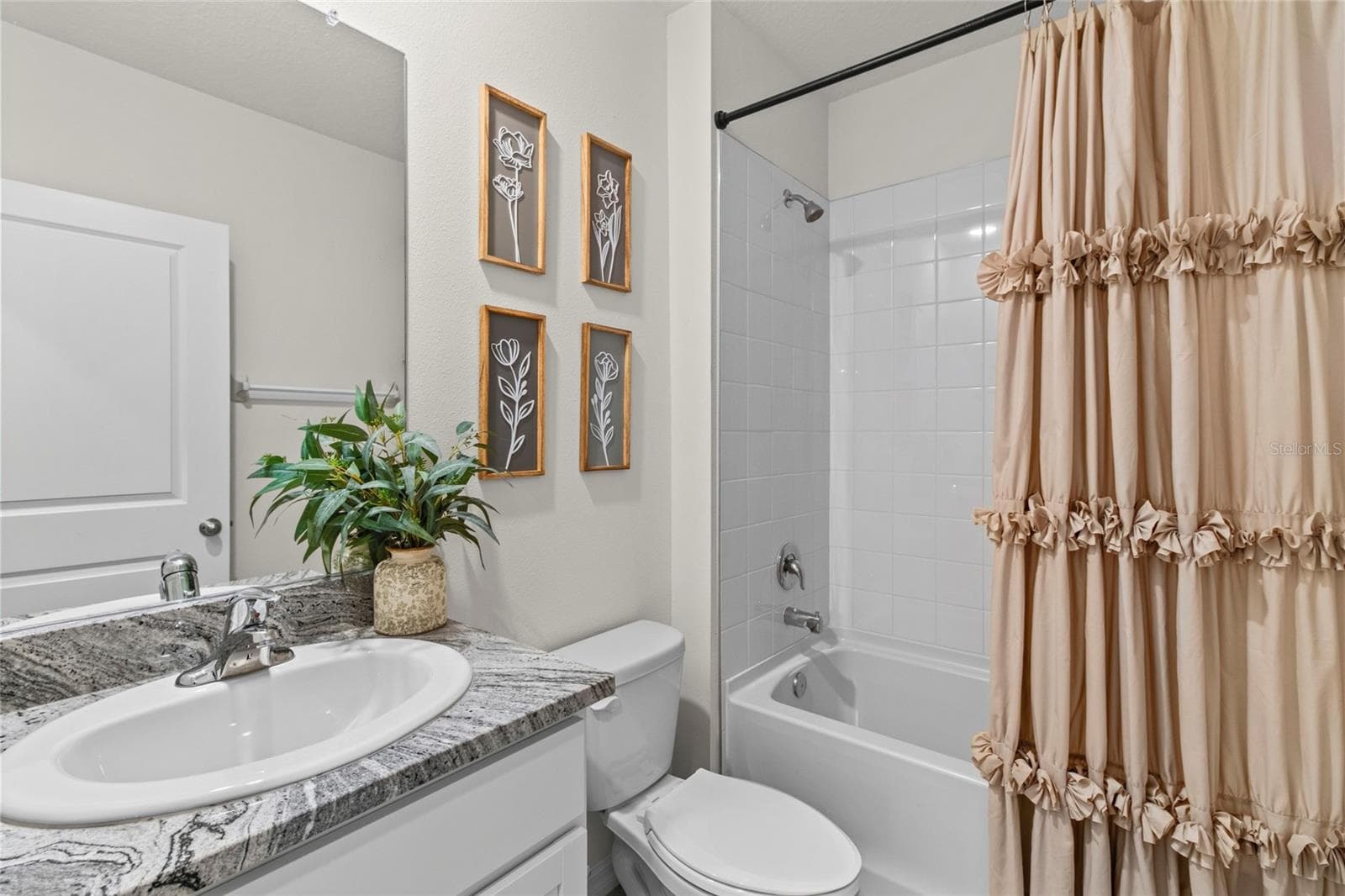 Single Family Residence at 8210 DOLPHIN BLUFF BLVD, WESLEY CHAPEL, photo 15 of 46
