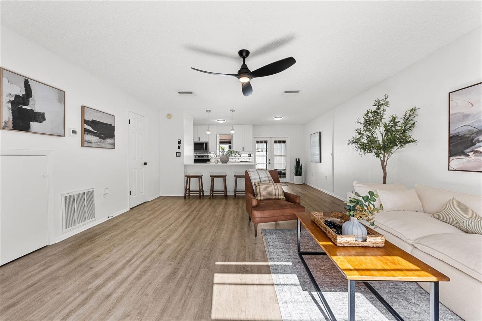 Townhouse at 11917 CONGRESSIONAL DR, TAMPA, photo 11 of 39