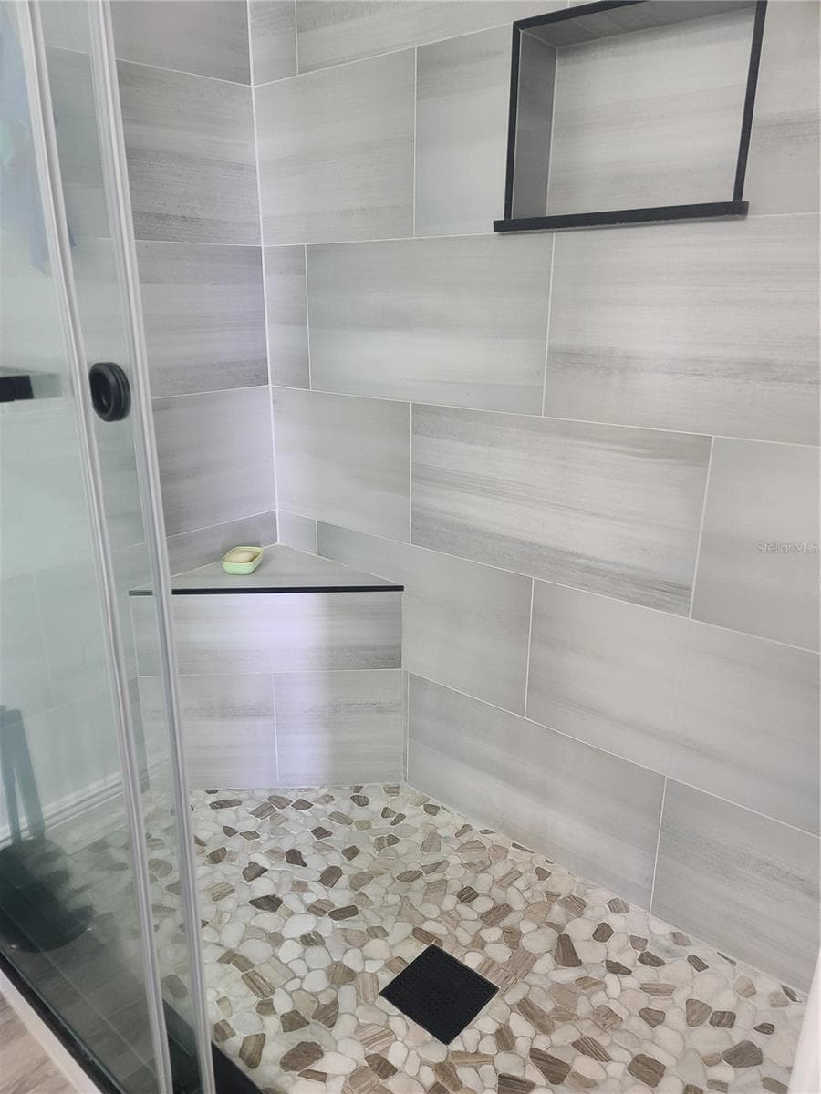 Master Suite Shower. - 149 AURORA LN, KISSIMMEE