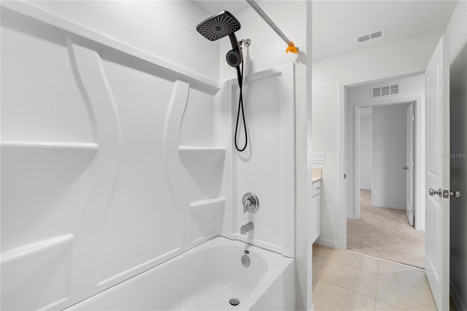 Secondary bathroom - 629 BALD CYPRESS DR, LAKELAND