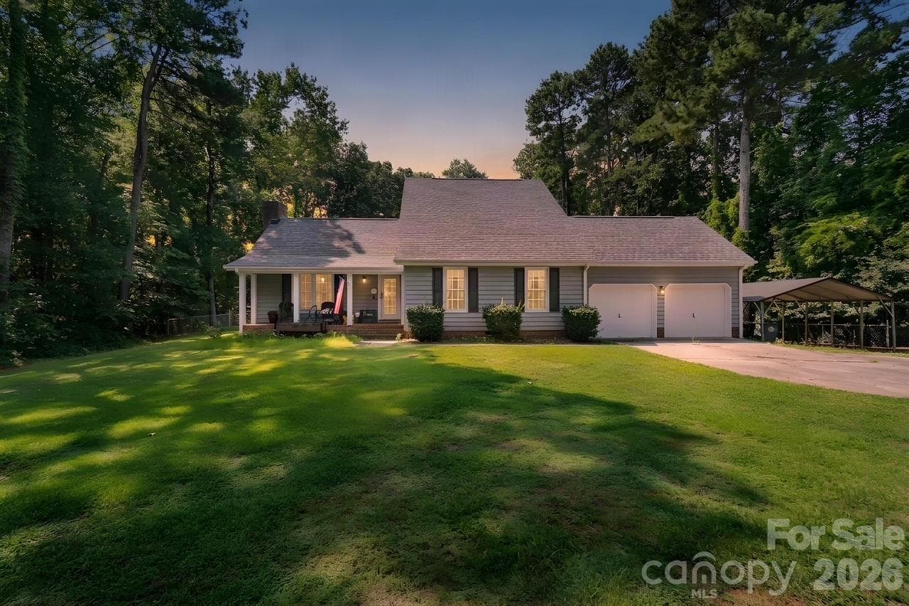 Single Family Residence at 302 Nottingham Way, Wadesboro