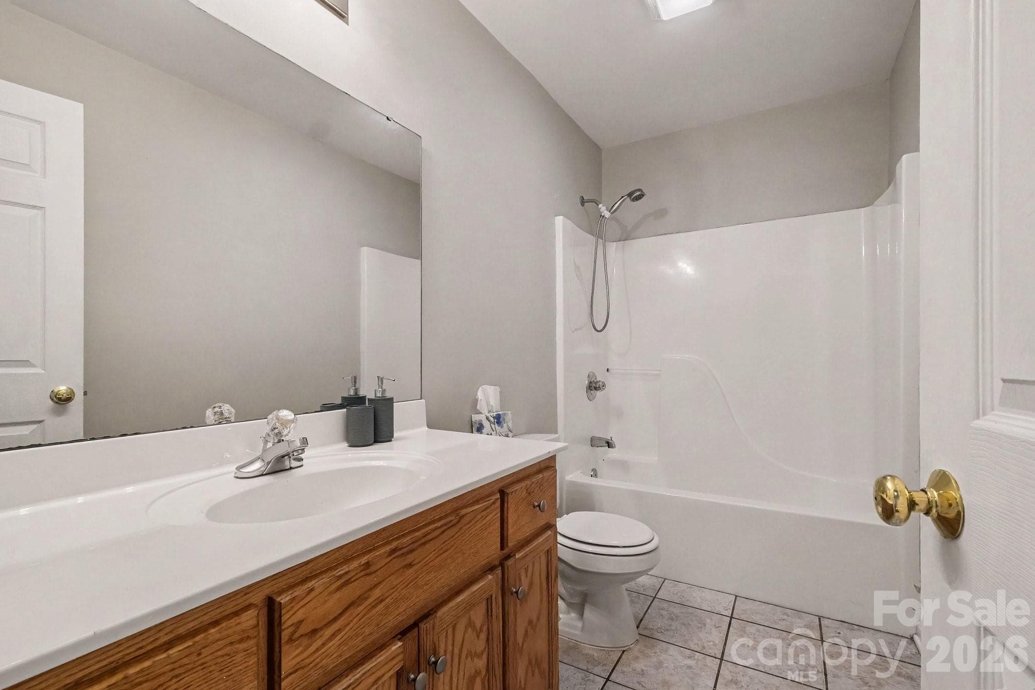 Full Bath - 2240 15th Avenue NE, Hickory