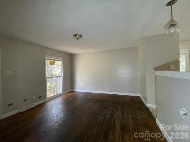 Single Family Residence at 909 Carrington Drive, Charlotte, photo 4 of 14