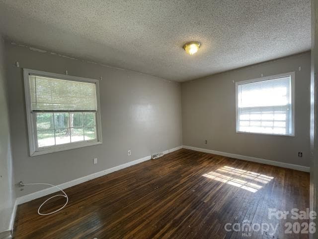 Single Family Residence at 909 Carrington Drive, Charlotte, photo 7 of 14
