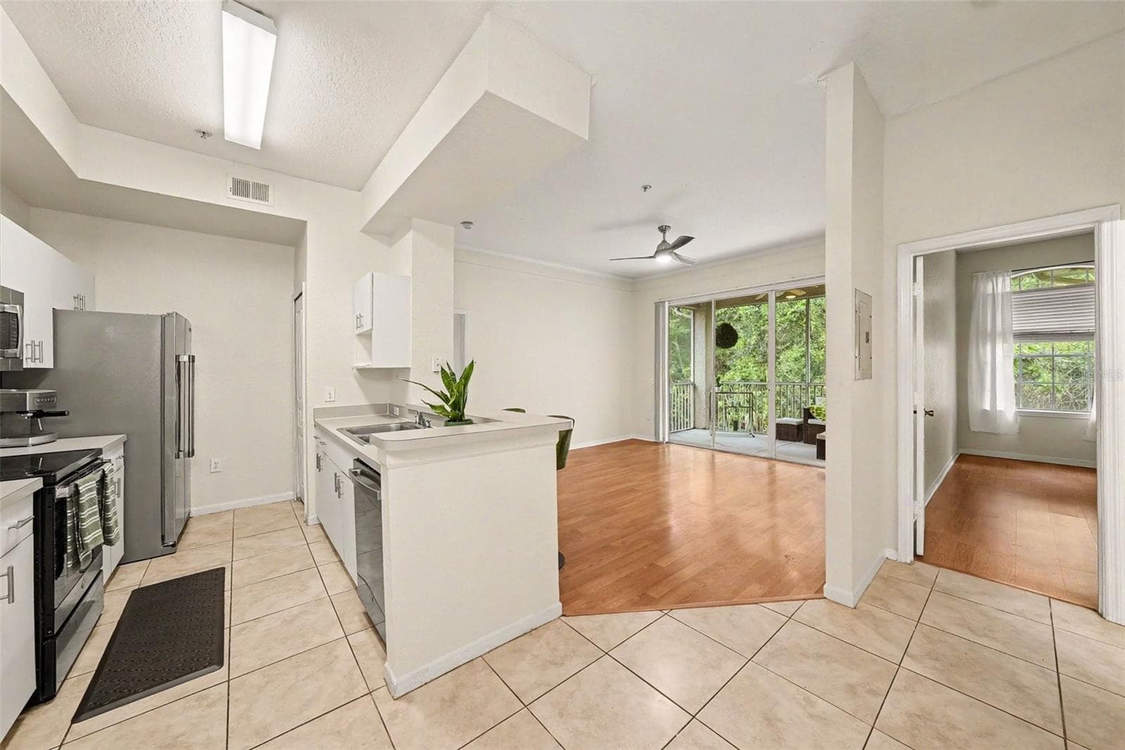 Condominium at 17108 CARRINGTON PARK DR #722, TAMPA, photo 2 of 25