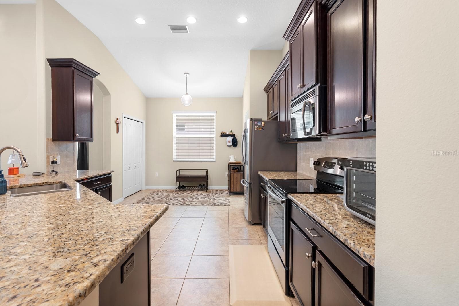 Single Family Residence at 12009 RAMBLING STREAM, RIVERVIEW, photo 16 of 47