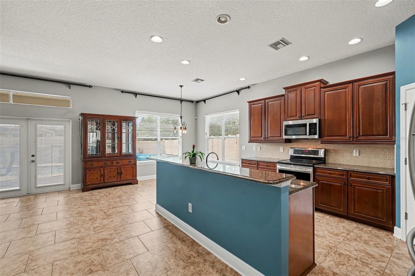 Single Family Residence at 2605 RED FERN DR, DOVER, photo 10 of 32