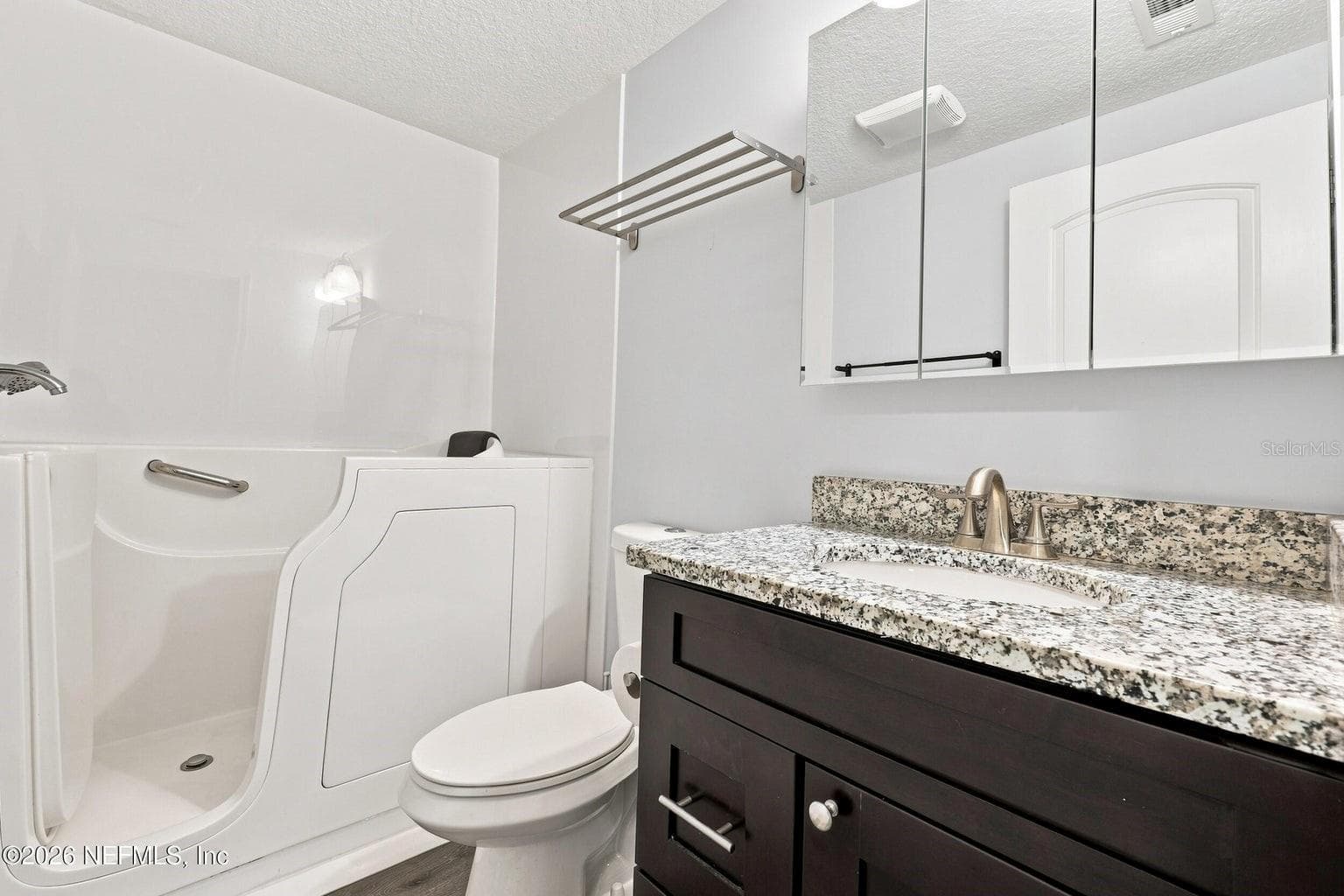 Primary Bathroom - 905 SAINT JOHNS AVE, GREEN COVE SPRINGS