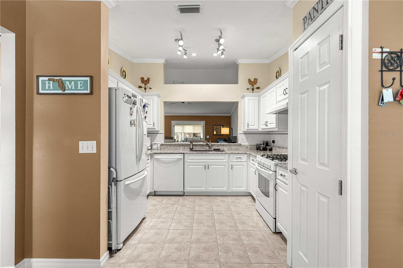 Single Family Residence at 14179 SE 88TH CT, SUMMERFIELD, photo 9 of 59