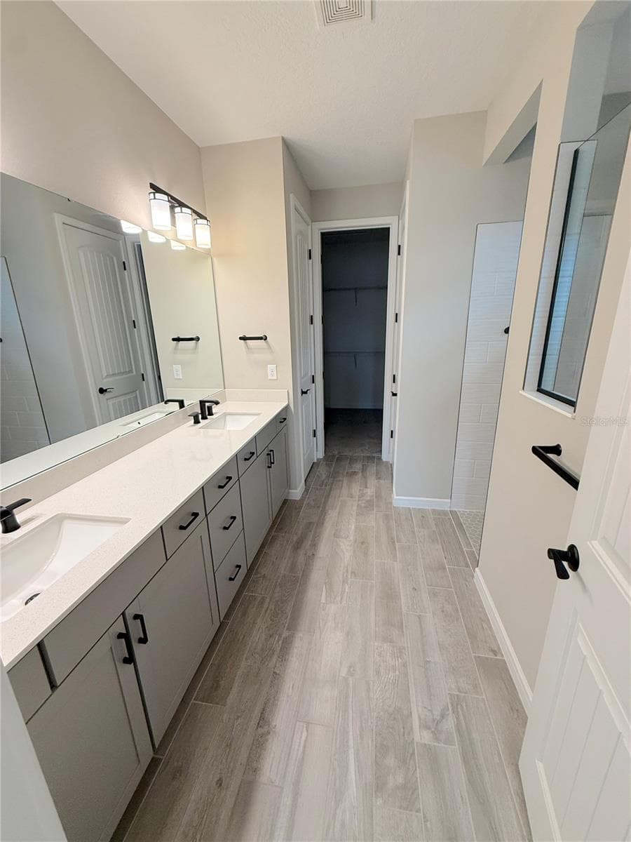 Primary Bath (1st floor) - 15363 WILLOW RIDGE DR, MONTVERDE