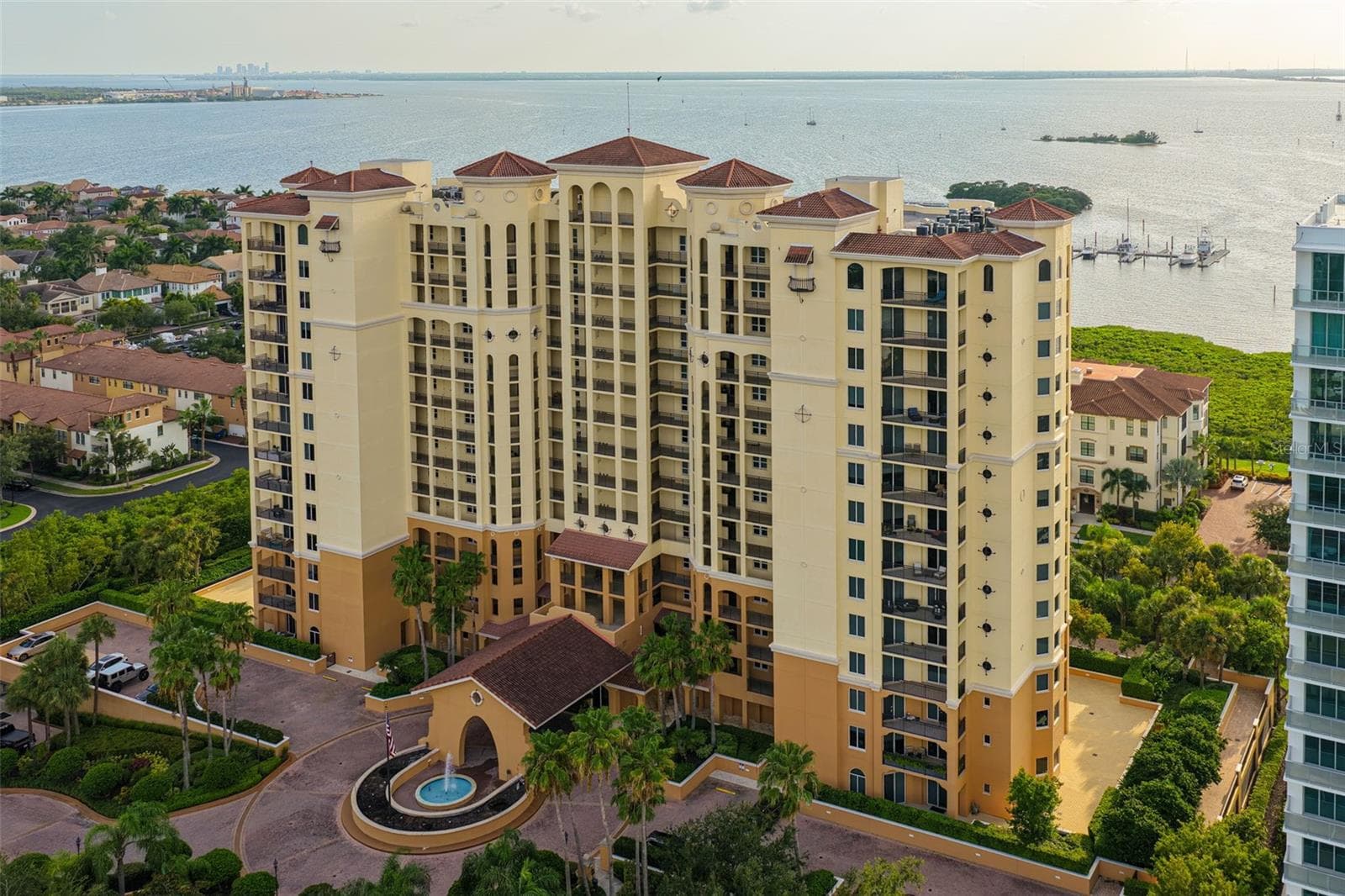Open & Expansive Views - 5823 BOWEN DANIEL DR #1501, TAMPA