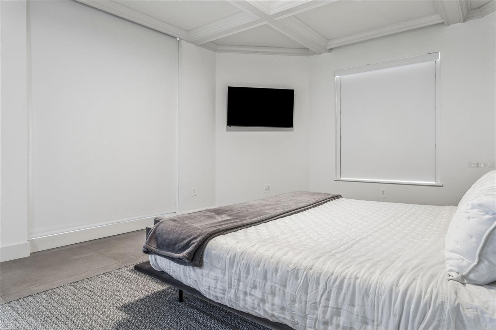 Primary BR w/ Blinds Down - 5823 BOWEN DANIEL DR #1501, TAMPA