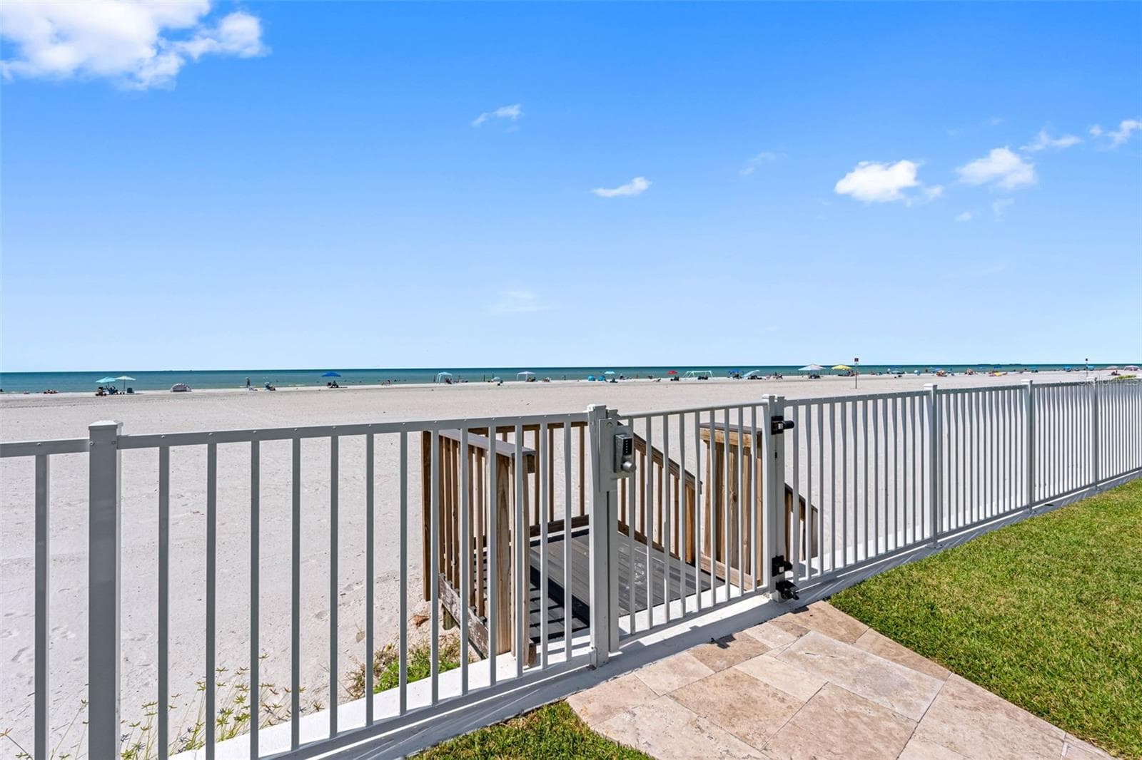 Secured beach access - 17980 GULF BLVD #401, REDINGTON SHORES