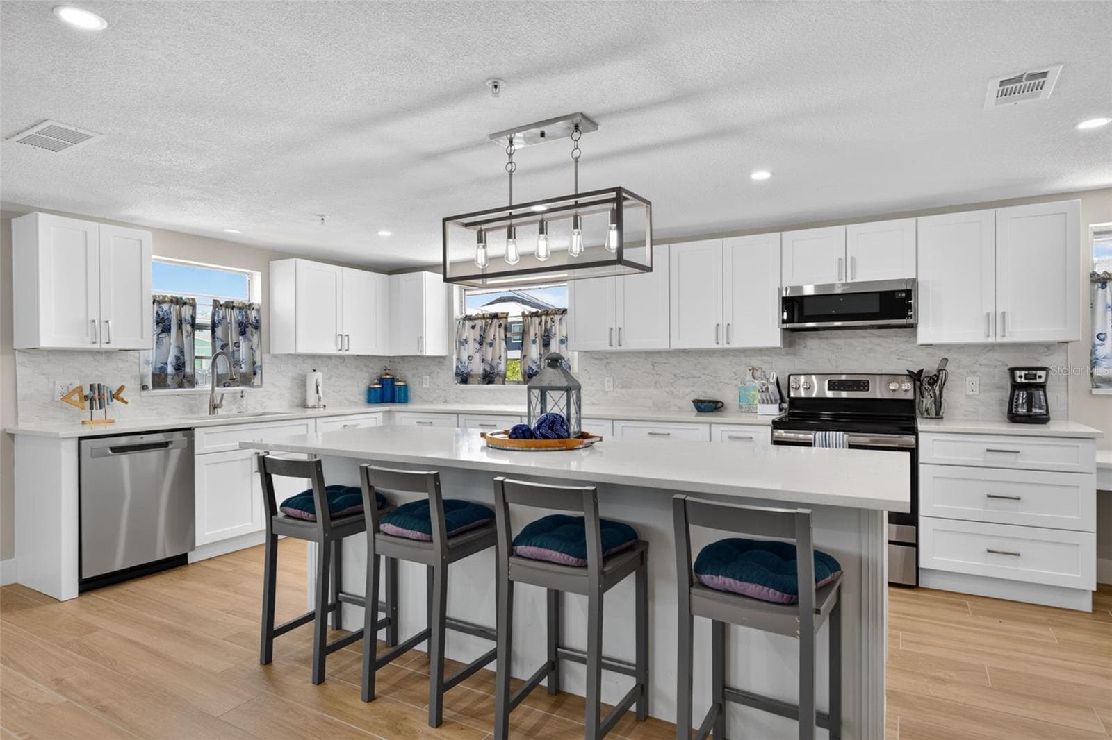 Single Family Residence at 401 63RD ST, HOLMES BEACH, photo 13 of 49