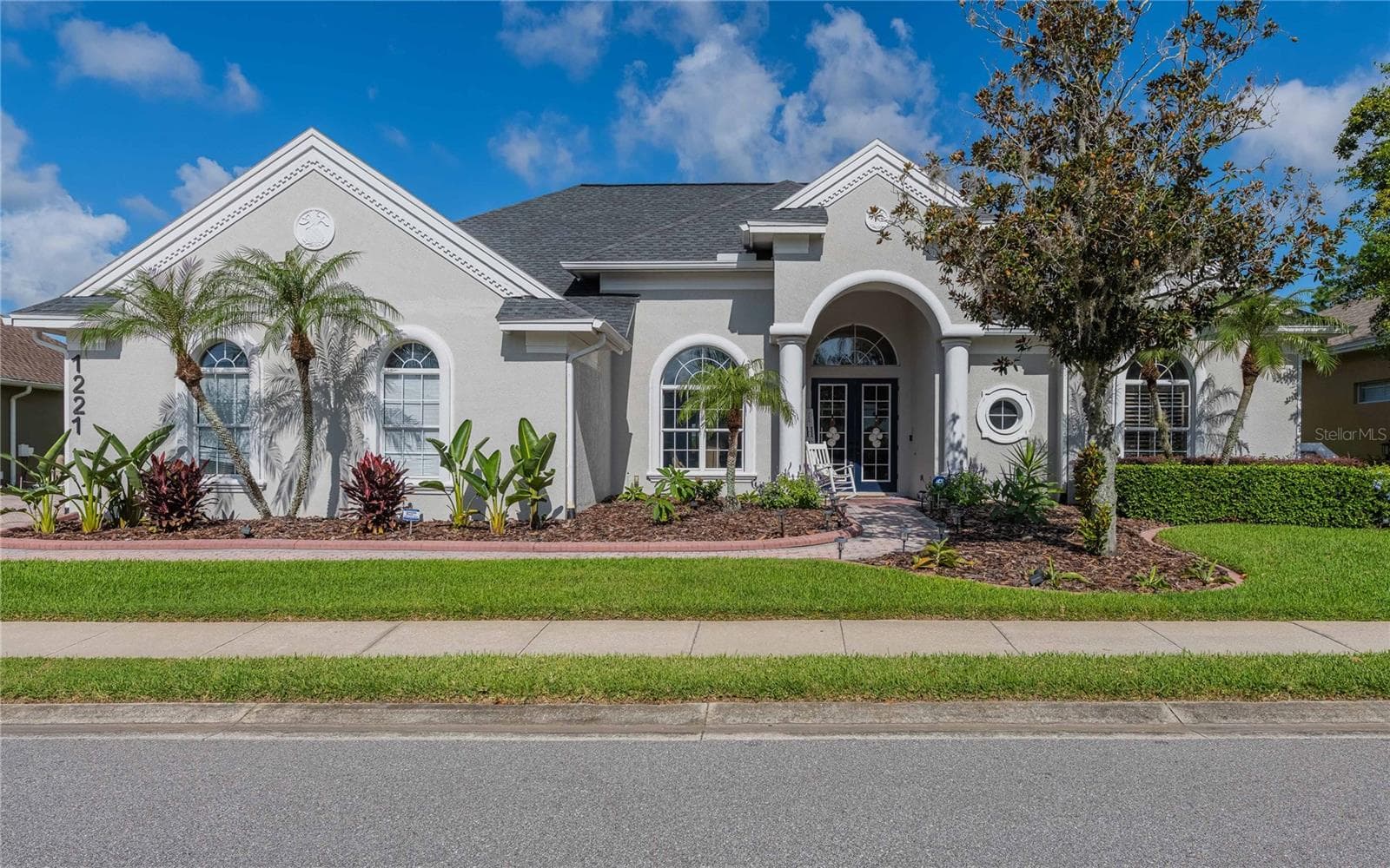 1221 VISTA HILLS DR