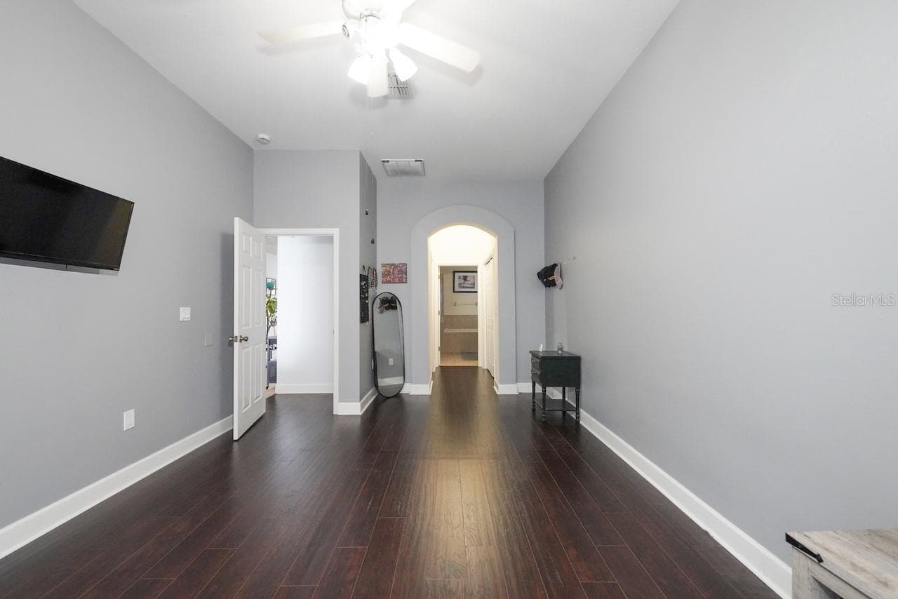 Primary Bedroom w/ensuite and dual closets - 5683 BRACKENWOOD DR, SPRING HILL