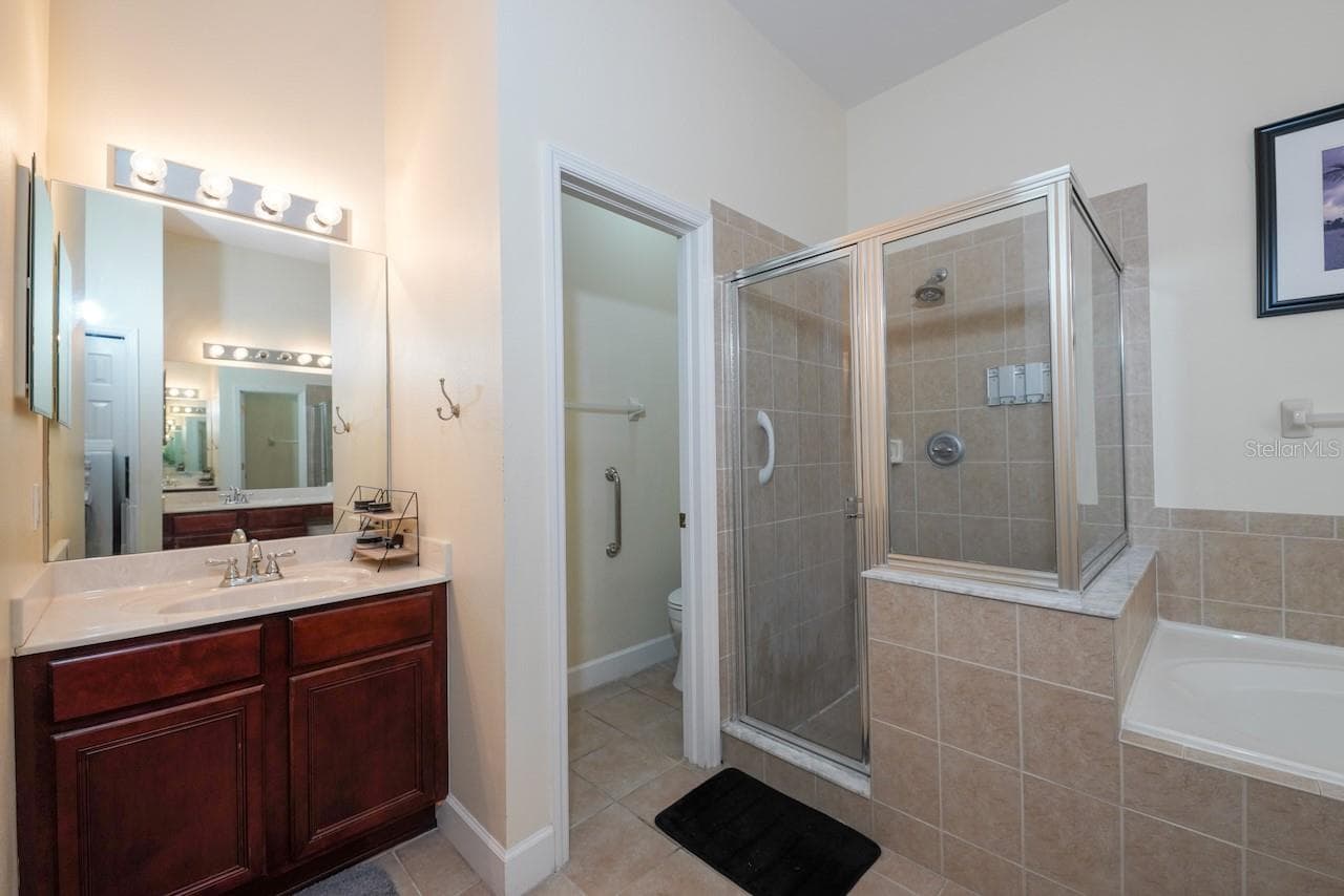 Primary Bathroom with separate dual vanities - 5683 BRACKENWOOD DR, SPRING HILL
