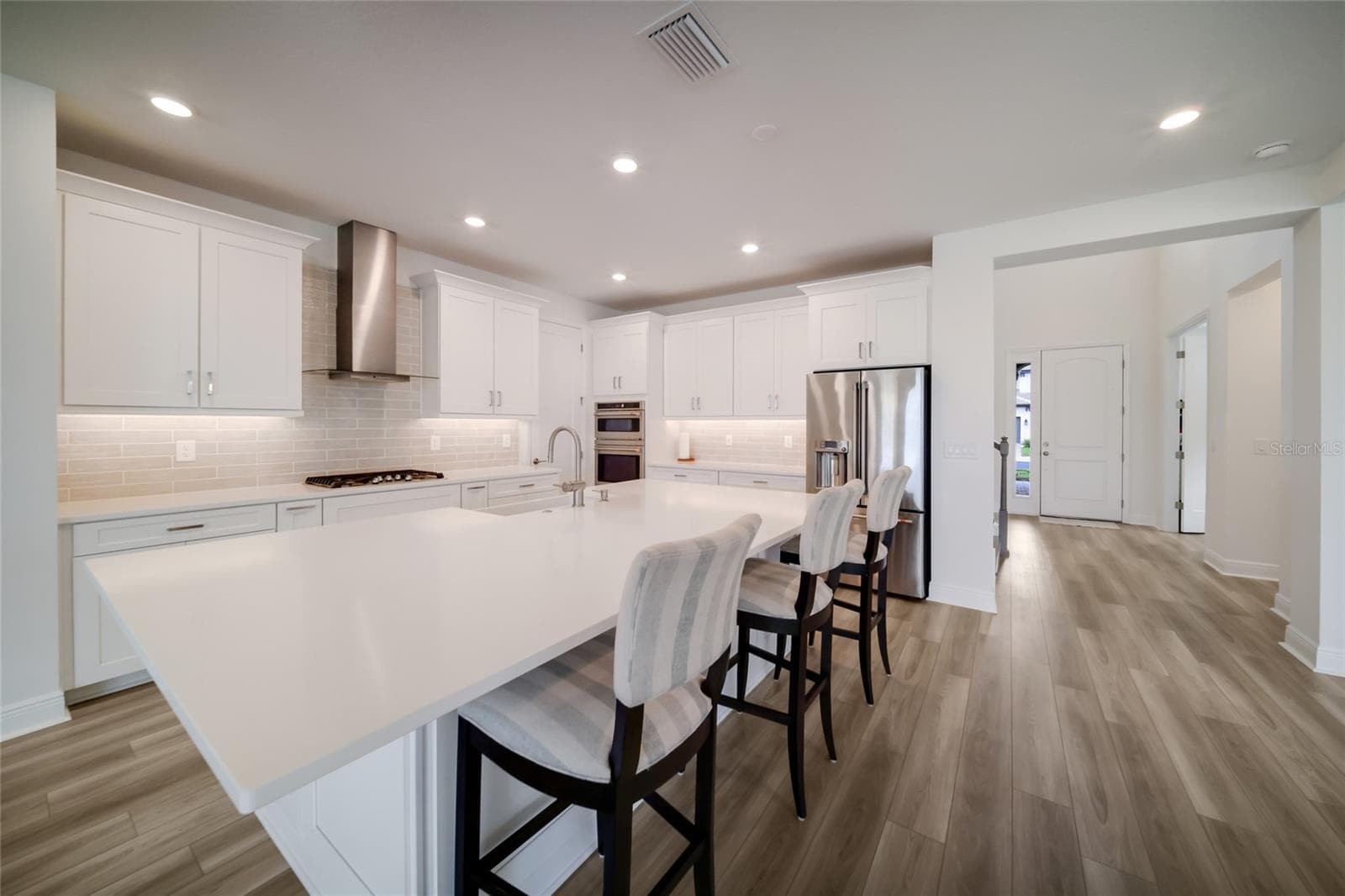 Designer Kitchen and Large Island - 4811 HONEY DEW LN, BRADENTON