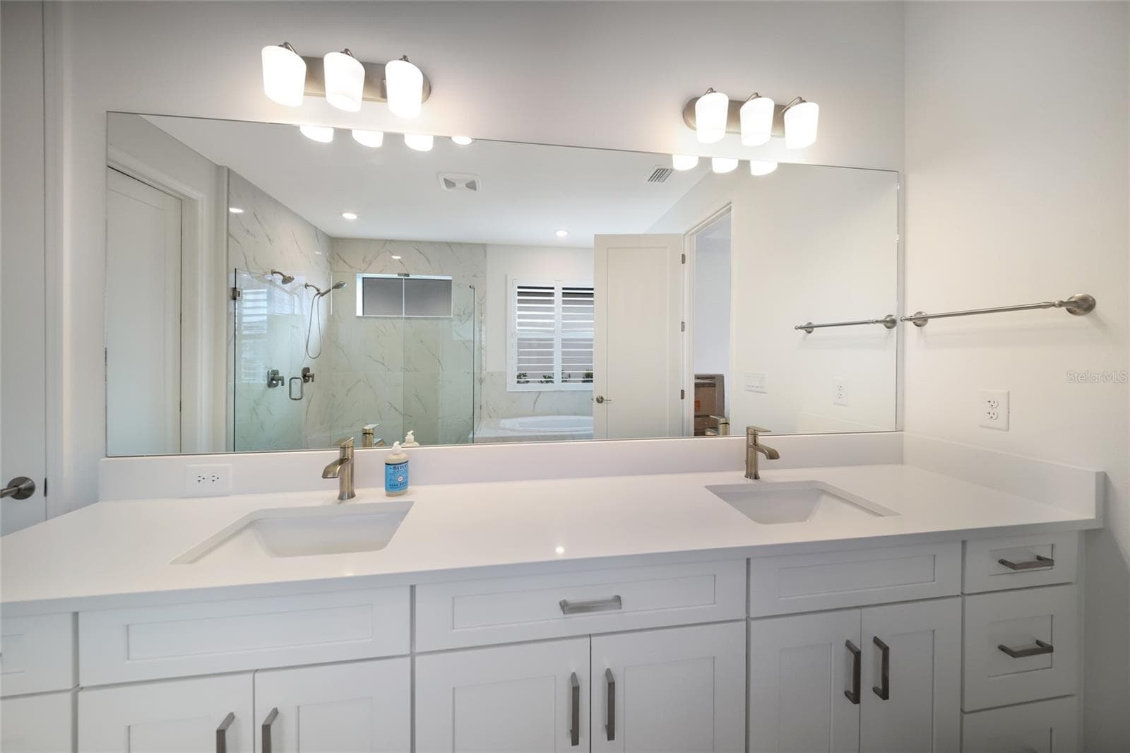 Primary Bathroom Double Vanities - 4811 HONEY DEW LN, BRADENTON
