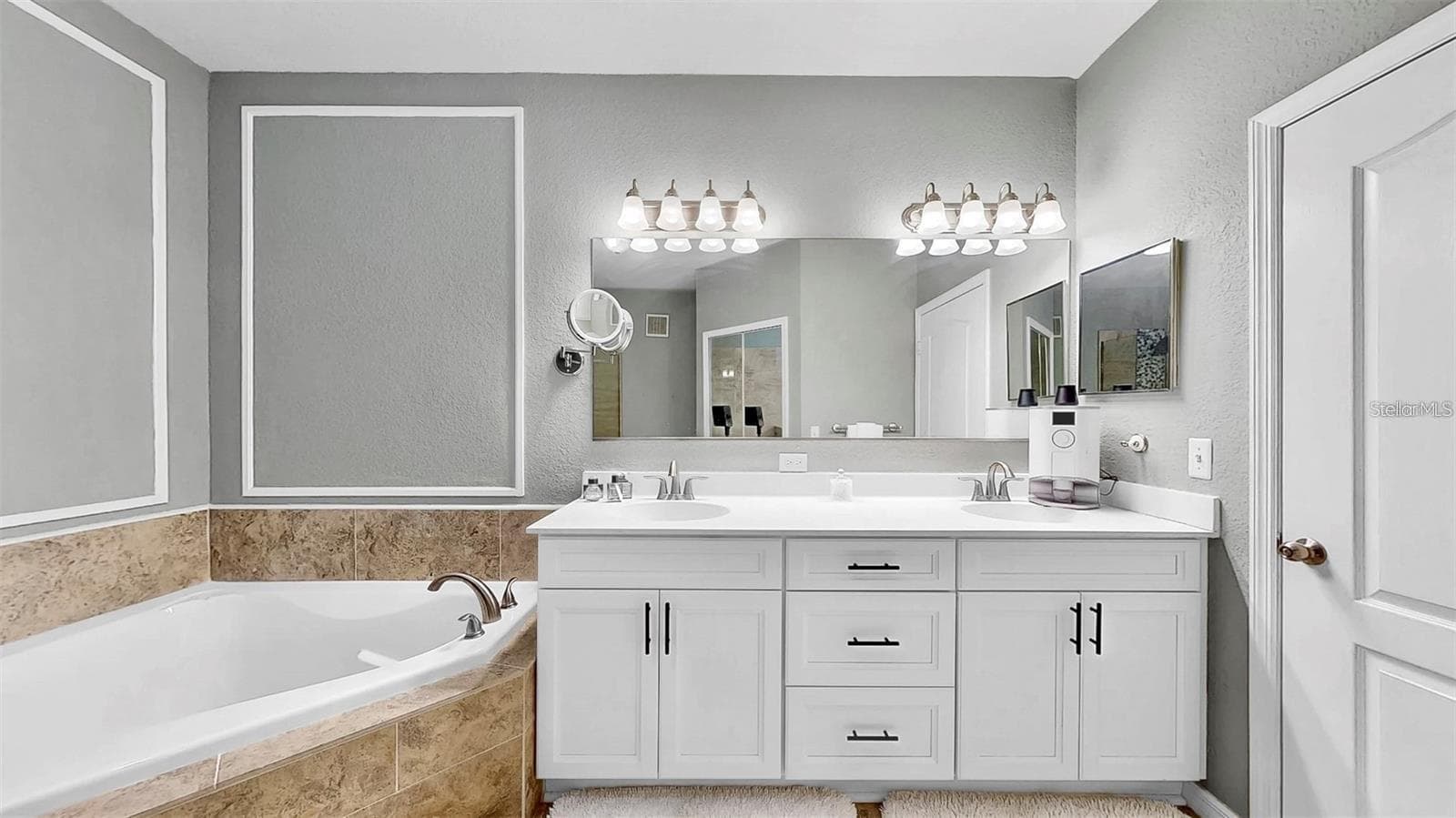 Condominium at 2773 VIA CIPRIANI #1330B, CLEARWATER, photo 16 of 22