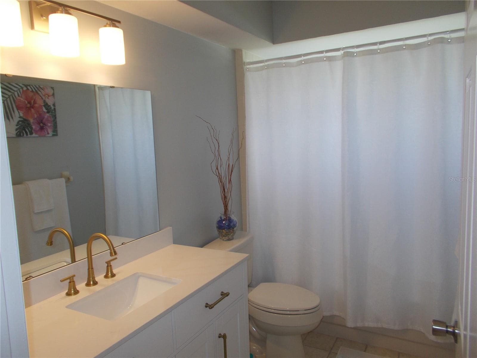 Hall bathroom - 10918 SW 82ND TER, OCALA