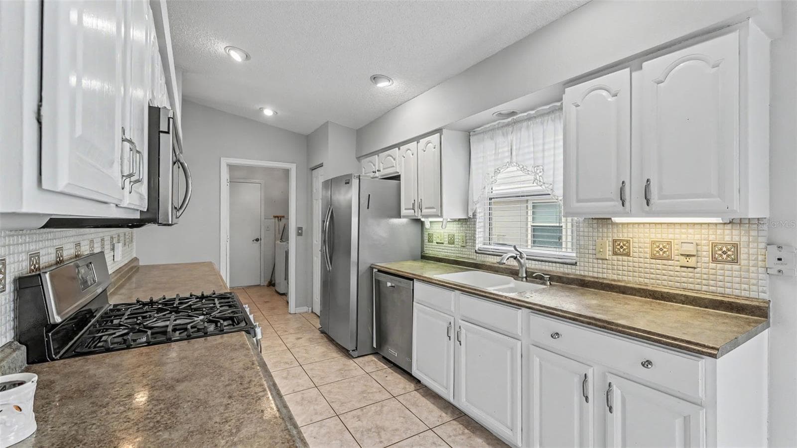 Kitchen - 2191 SILVER RE DR, LAKELAND