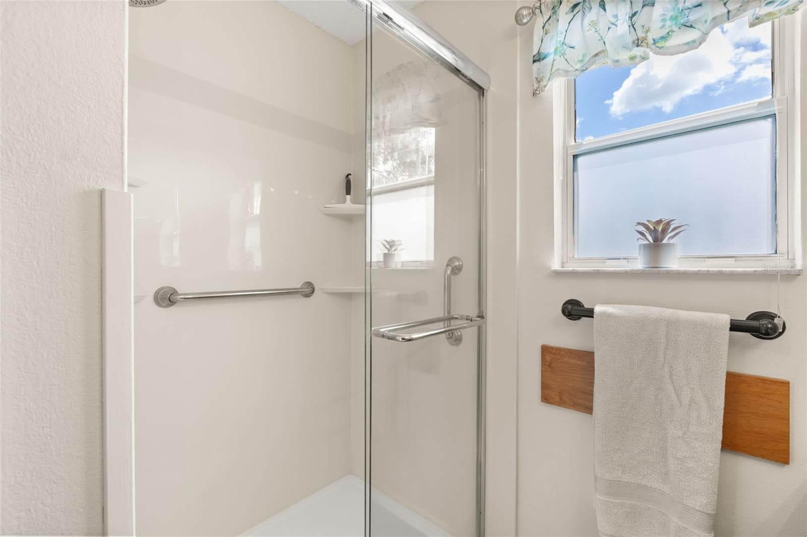 Primary Shower - 2527 BOTELLO AVE, THE VILLAGES