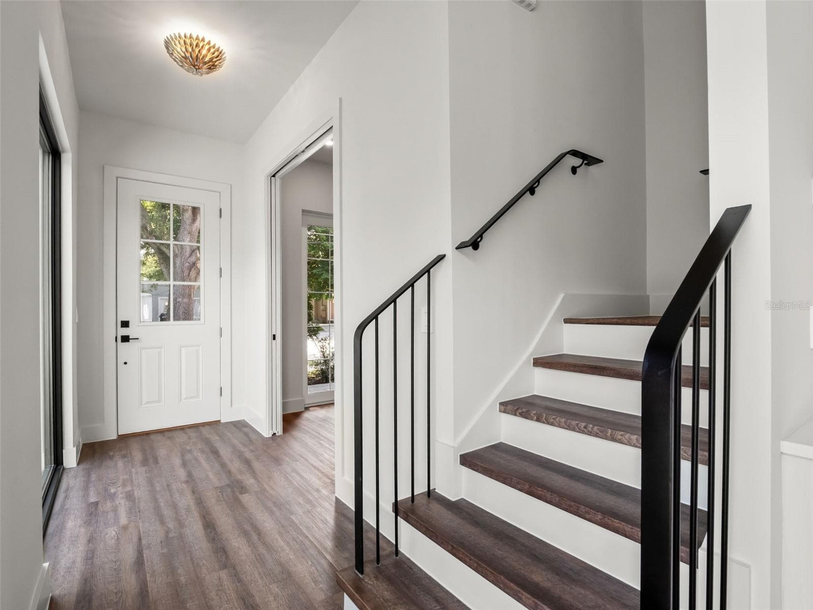Single Family Residence at 1320 CLOVERLAWN AVE, ORLANDO, photo 8 of 58