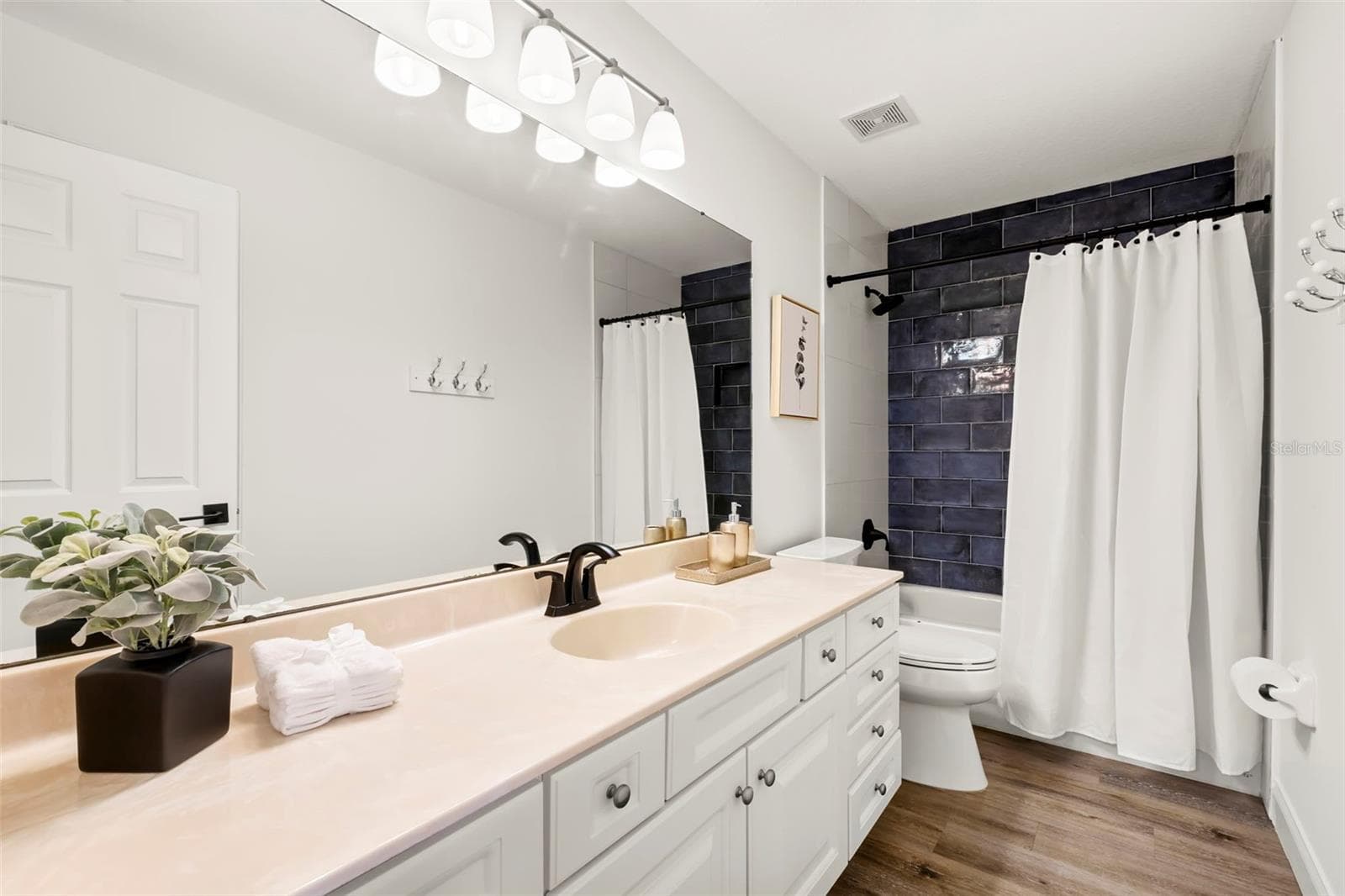 Upstairs Bathroom - 14743 CANOPY DR, TAMPA