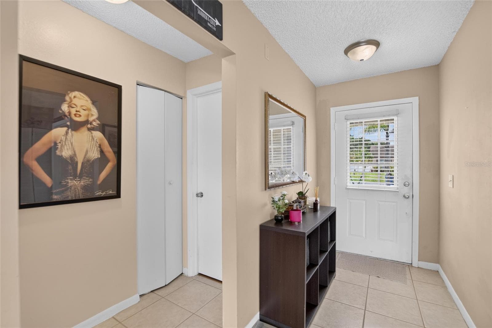 Single Family Residence at 9063 DIXIANA VILLA CIR, TAMPA, photo 4 of 22