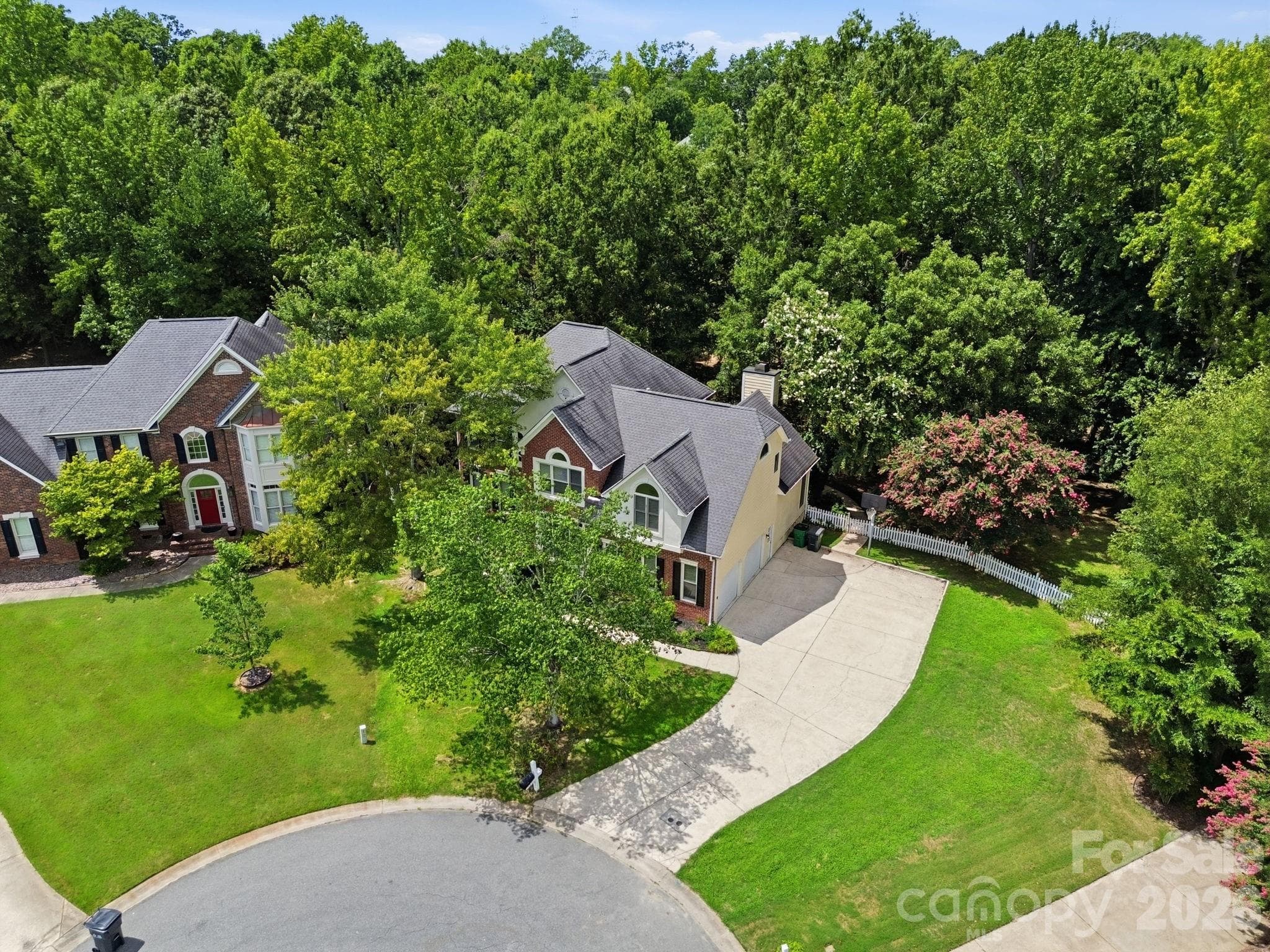 Single Family Residence at 1321 Hillshire Meadow Drive, Matthews, photo 3 of 47