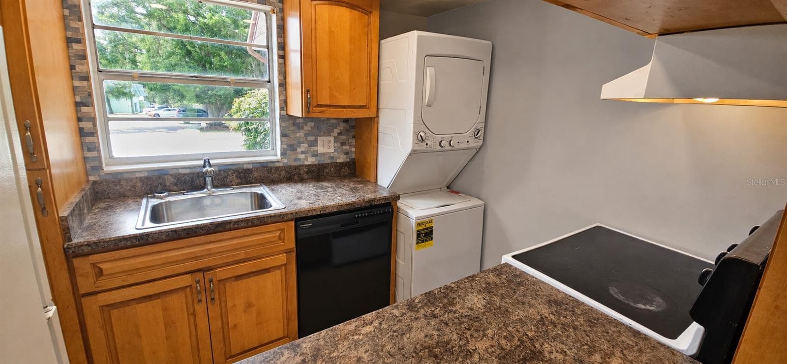 Galley kitchen with included appliances - 2405 SE 16TH AVE #B, OCALA