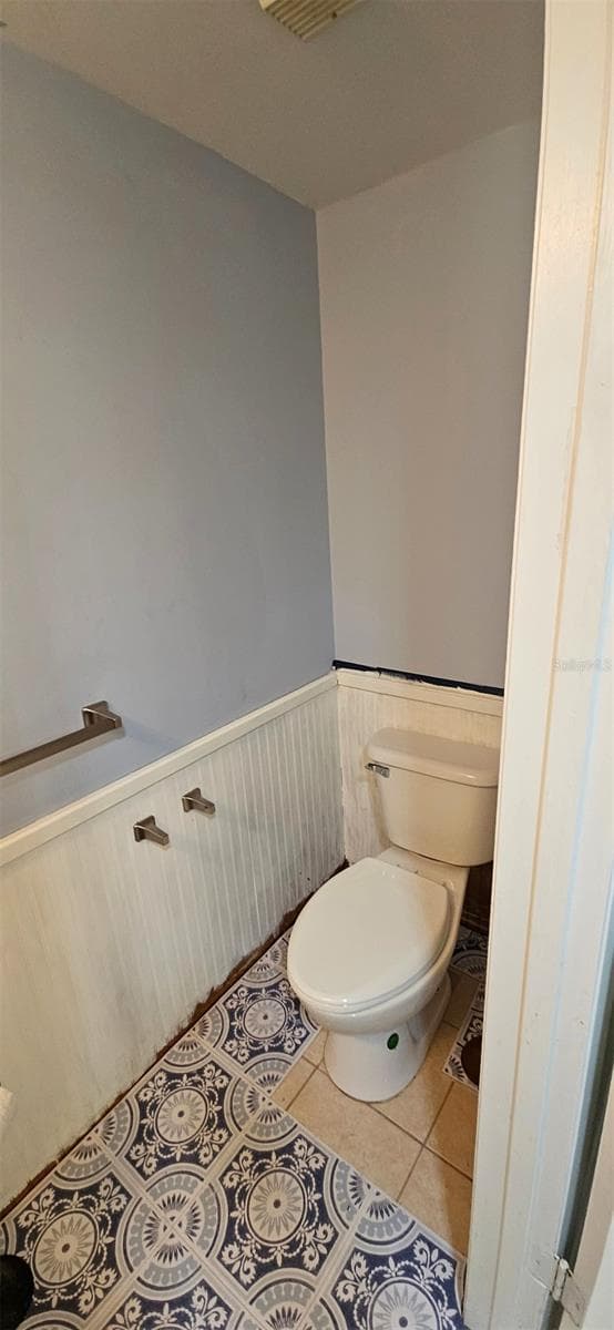Downstairs Powder room - 2405 SE 16TH AVE #B, OCALA