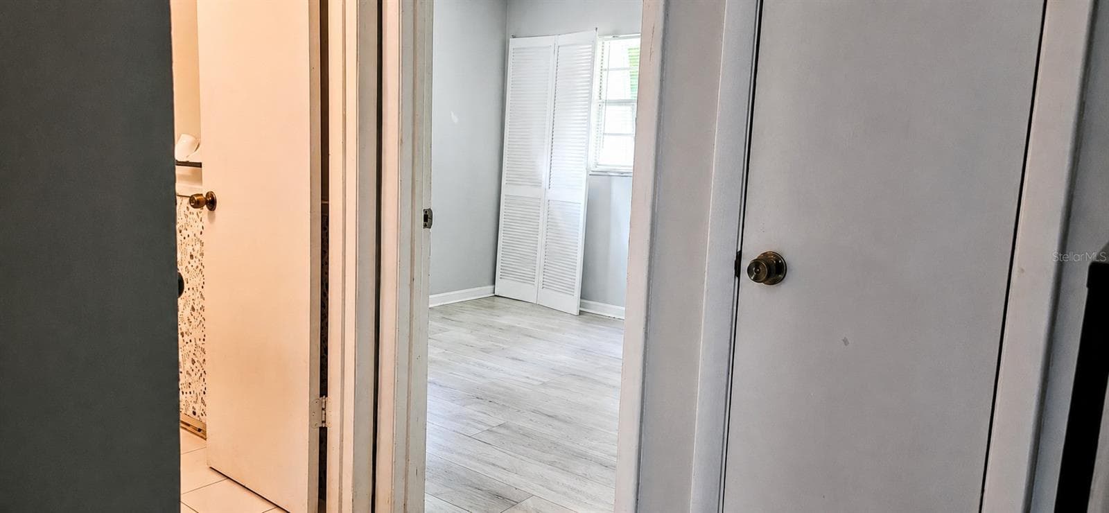 Top of the stairs with multiple closets - 2405 SE 16TH AVE #B, OCALA