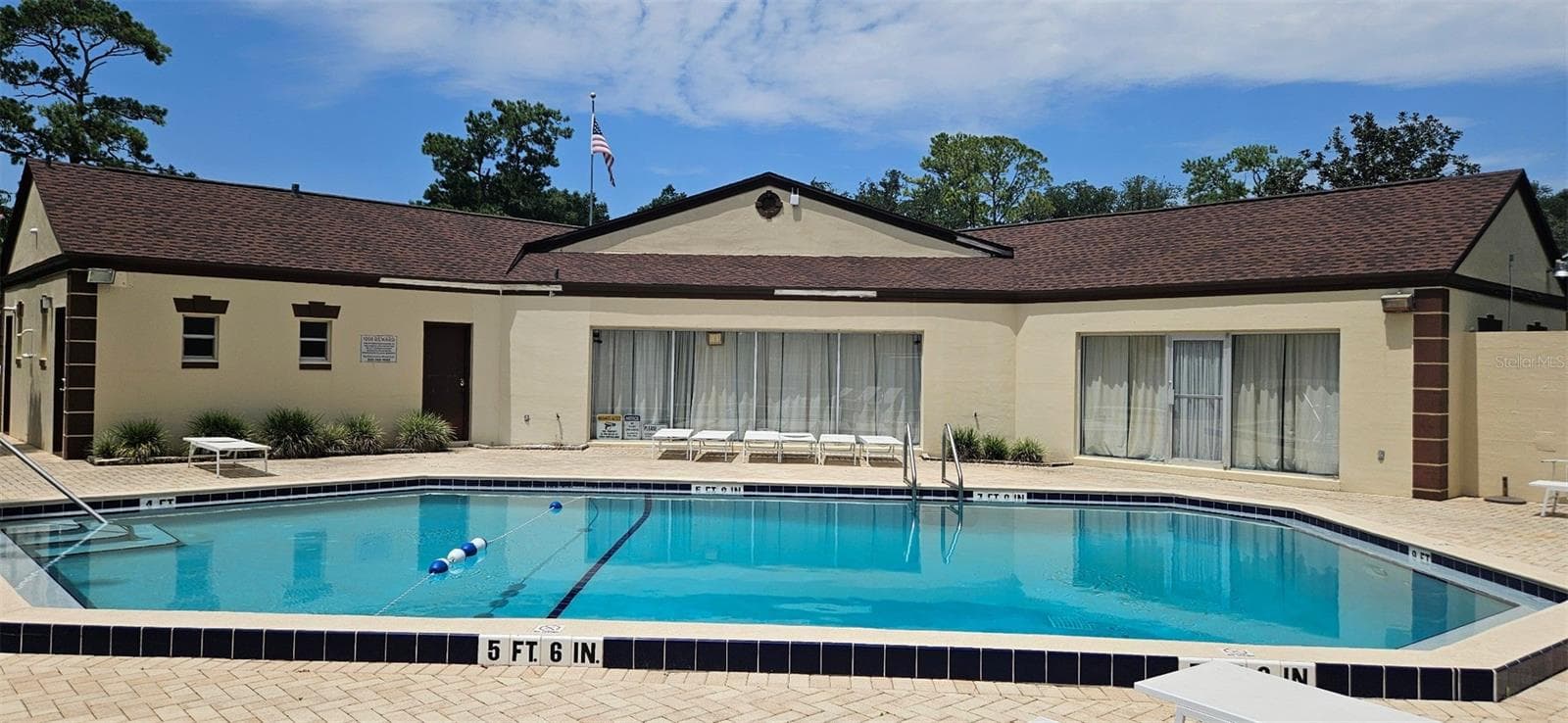 Pool and Clubhouse with chairs - 2405 SE 16TH AVE #B, OCALA