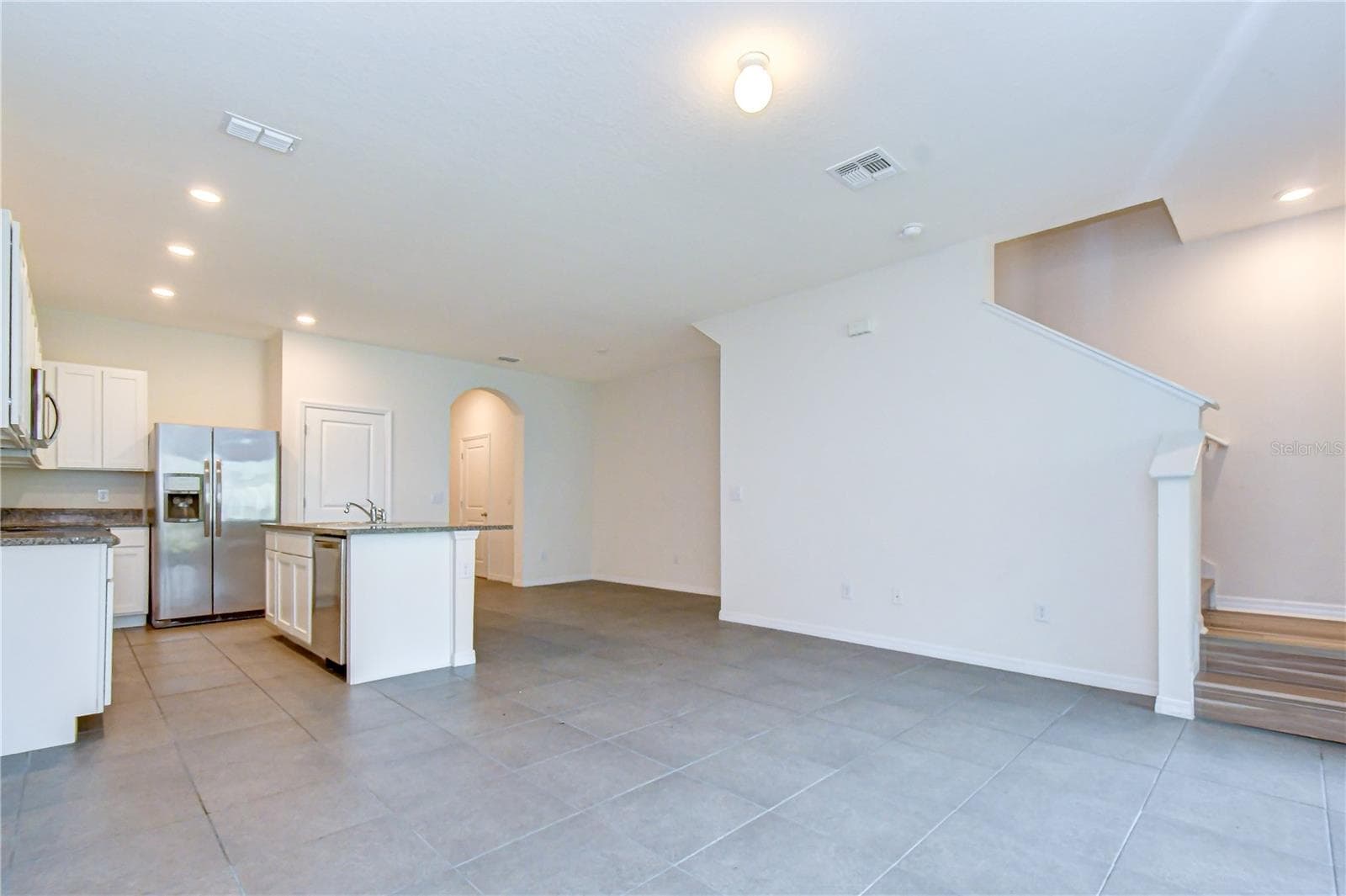 Open dining space positioned directly off the kitchen - 3326 PLEASANT WILLOW CT, BRANDON