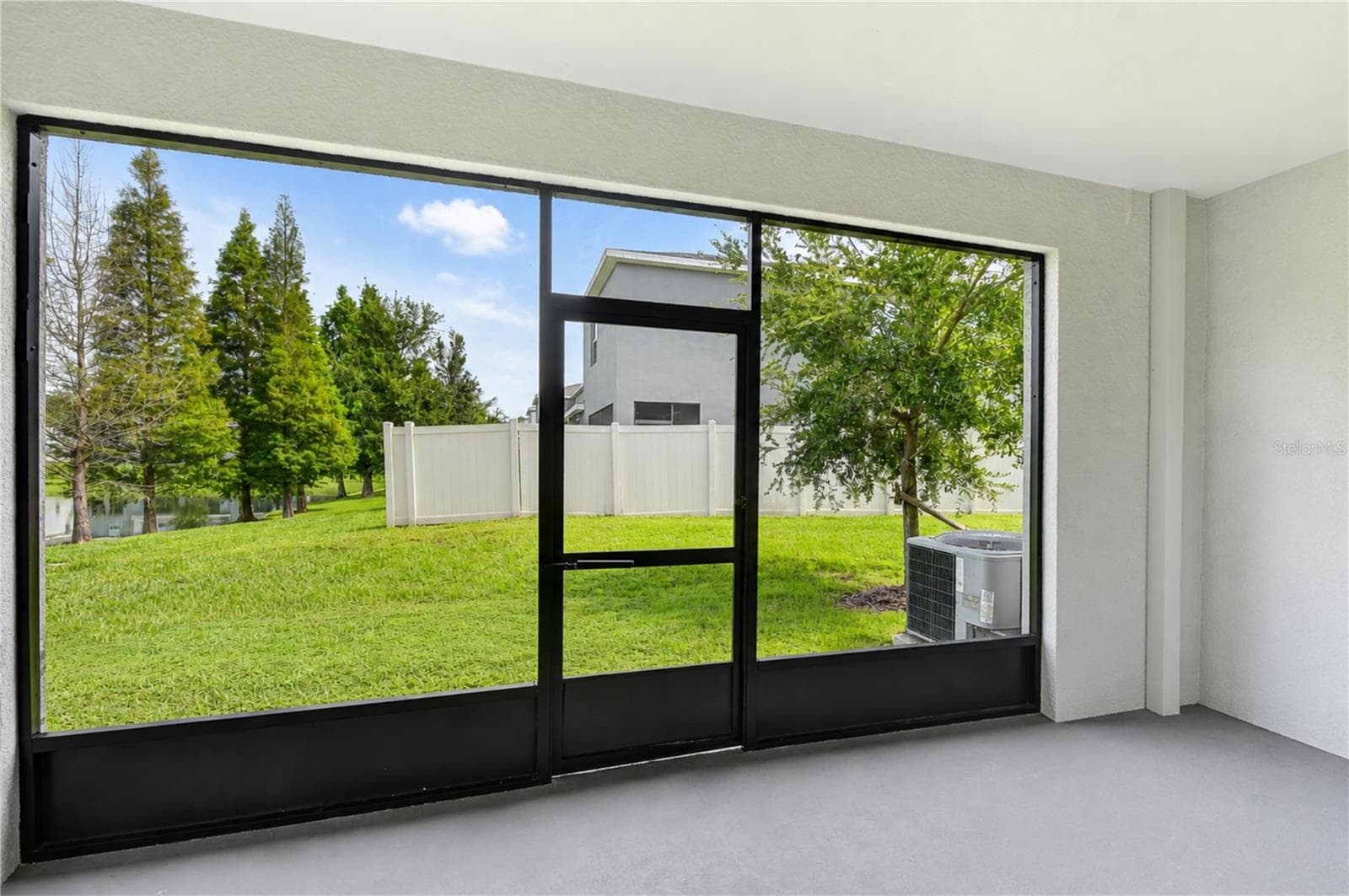 Private screened outdoor space overlooking the peaceful pond - 3326 PLEASANT WILLOW CT, BRANDON