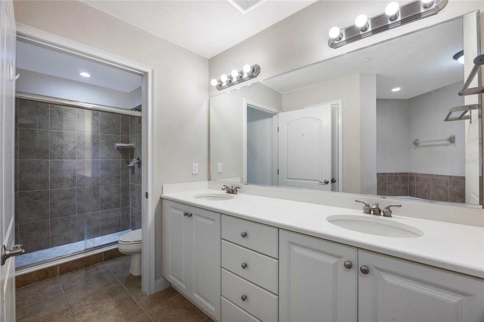 Condominium at 424 LUNA BELLA LN #332, NEW SMYRNA BEACH, photo 28 of 40