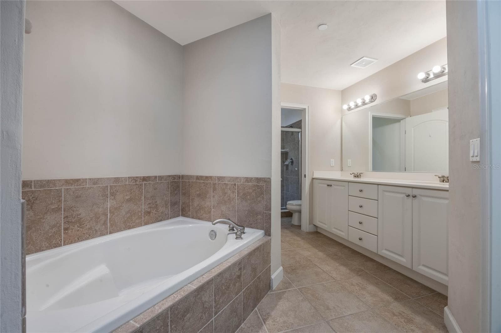 Condominium at 424 LUNA BELLA LN #332, NEW SMYRNA BEACH, photo 29 of 40