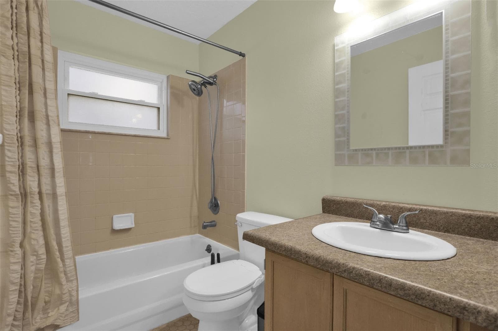 Single Family Residence at 418 GROVEPARK DR, DAVENPORT, photo 16 of 28