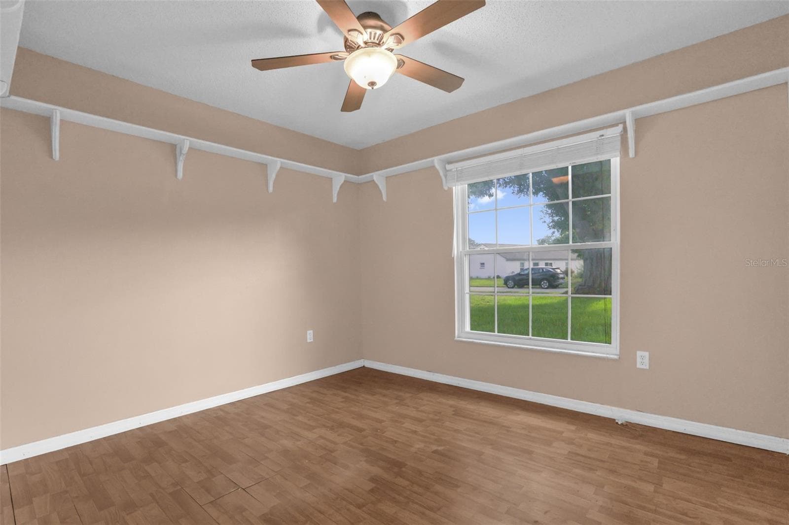 Single Family Residence at 418 GROVEPARK DR, DAVENPORT, photo 17 of 28