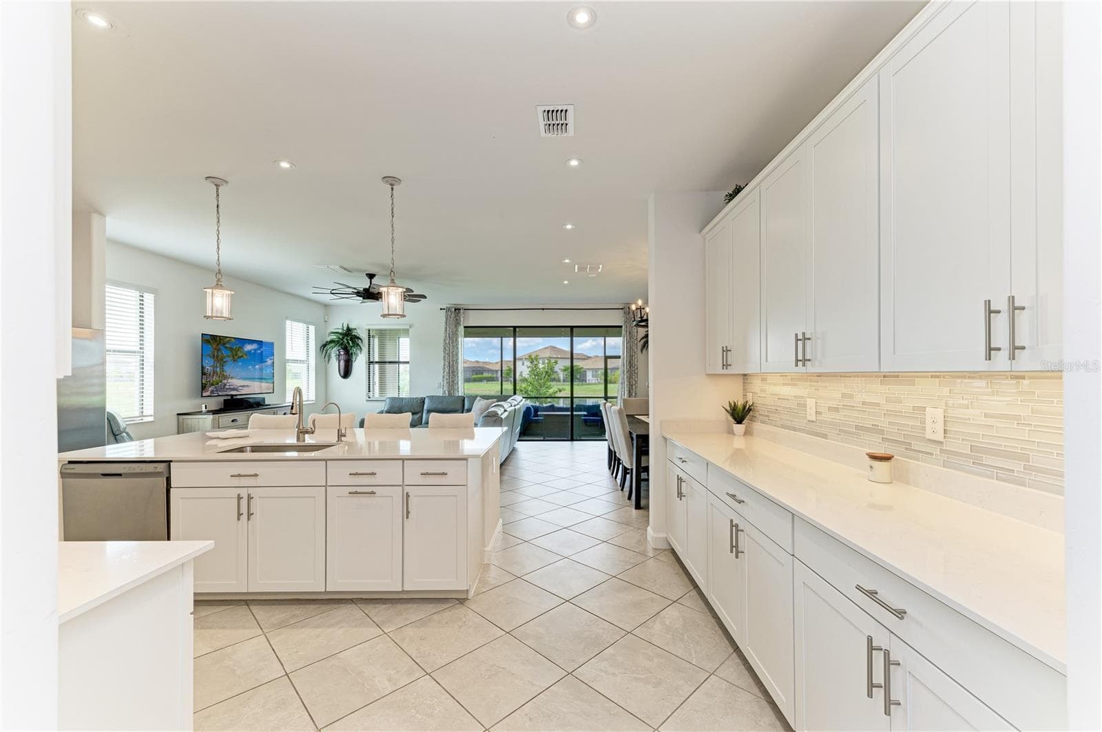 Single Family Residence at 5212 BLUE CRUSH ST, LAKEWOOD RANCH, photo 9 of 66