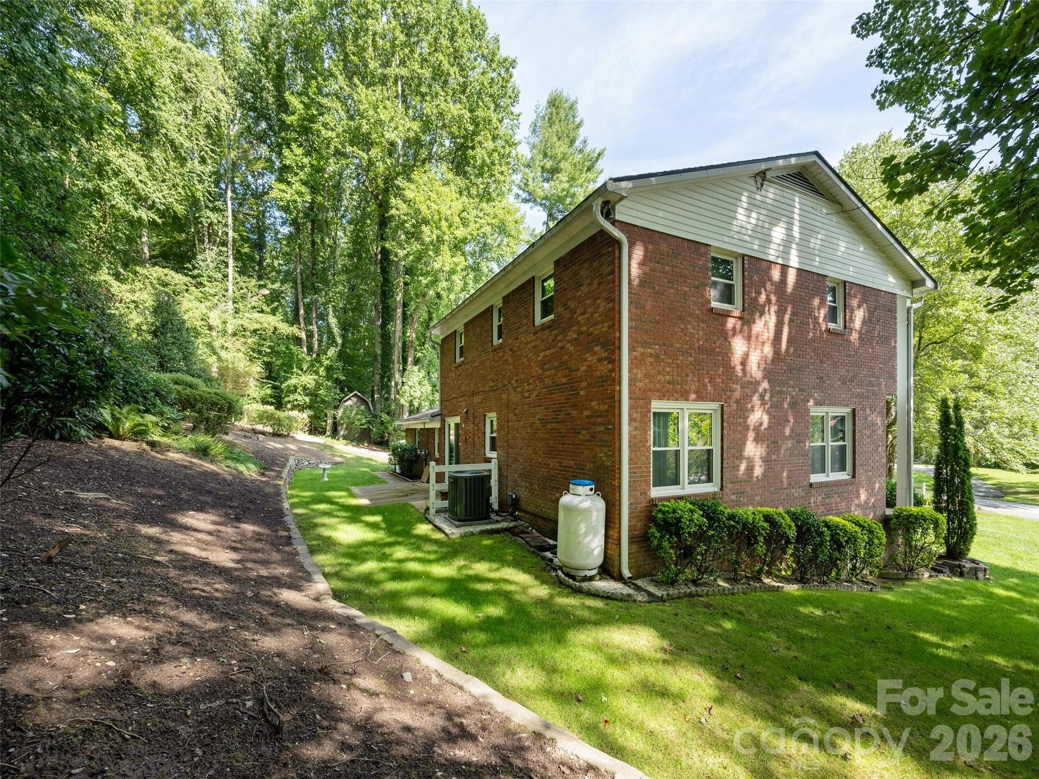 Single Family Residence at 211 Ginseng Lane, Hendersonville, photo 32 of 38