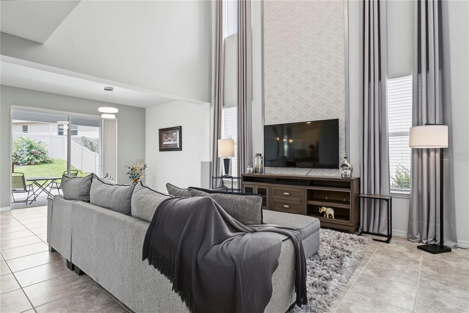 Virtually Staged - 2812 HILLTOP RD, CLERMONT